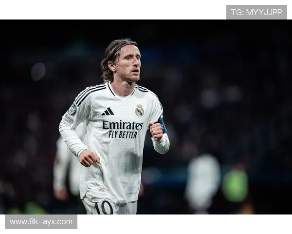 莫德里奇替补席掩面,皇马老将欧冠绝唱感人至深 莫德里奇替补席掩面,皇马老将欧冠绝唱感人至深